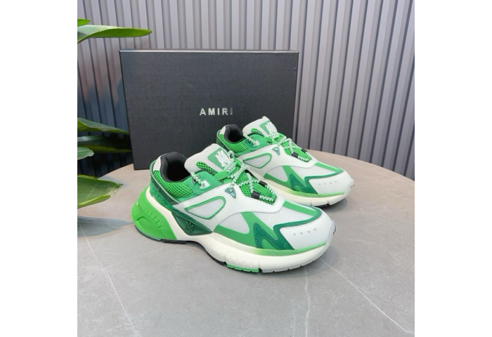 AR1M1 Low-Top Sneaker