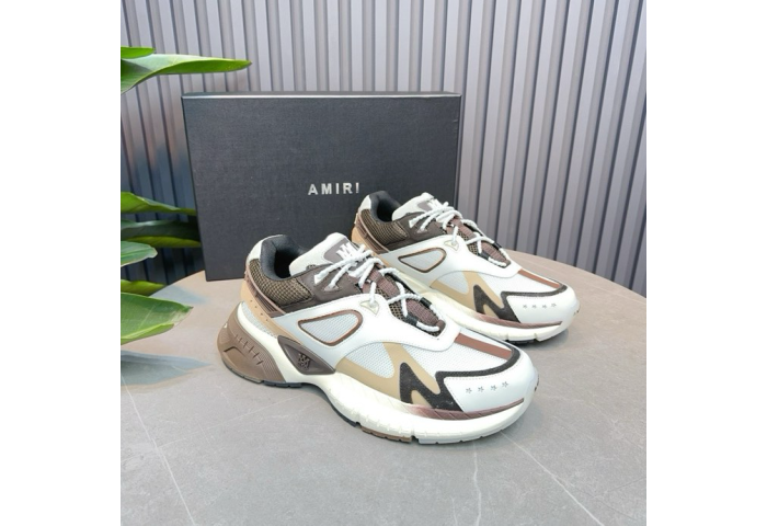AR1M1 Low-Top Sneaker