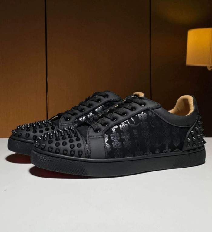 Ch**an louboutin l**is junior spikes