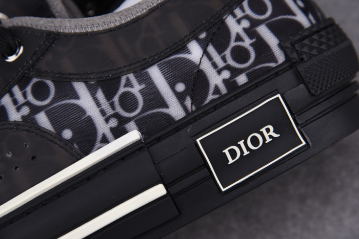 DR B23 Low Top Oblique Black